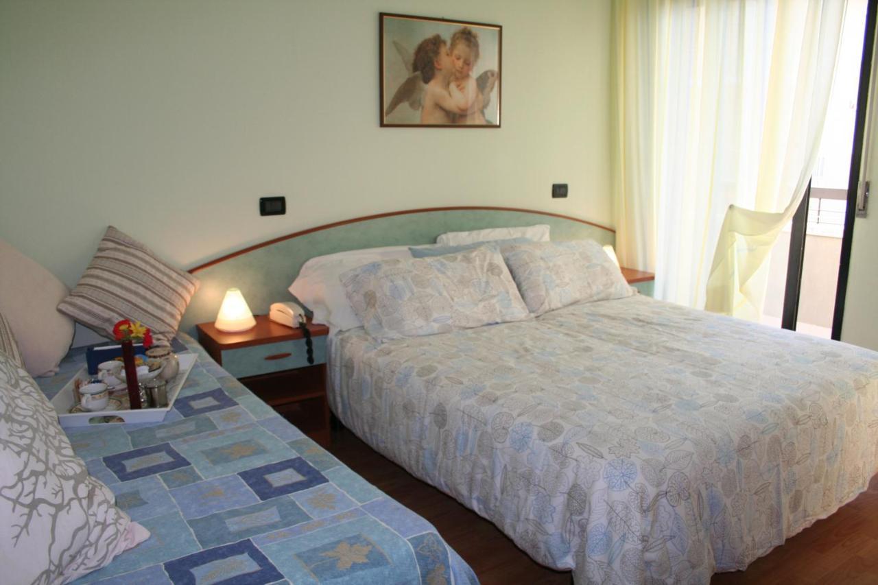 Hotel Betty Римини Экстерьер фото