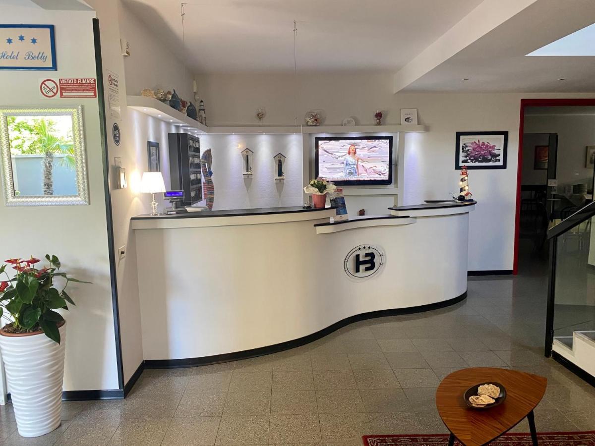 Hotel Betty Римини Экстерьер фото