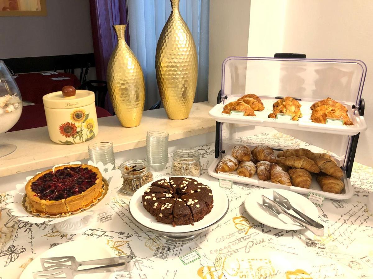 Hotel Betty Римини Экстерьер фото