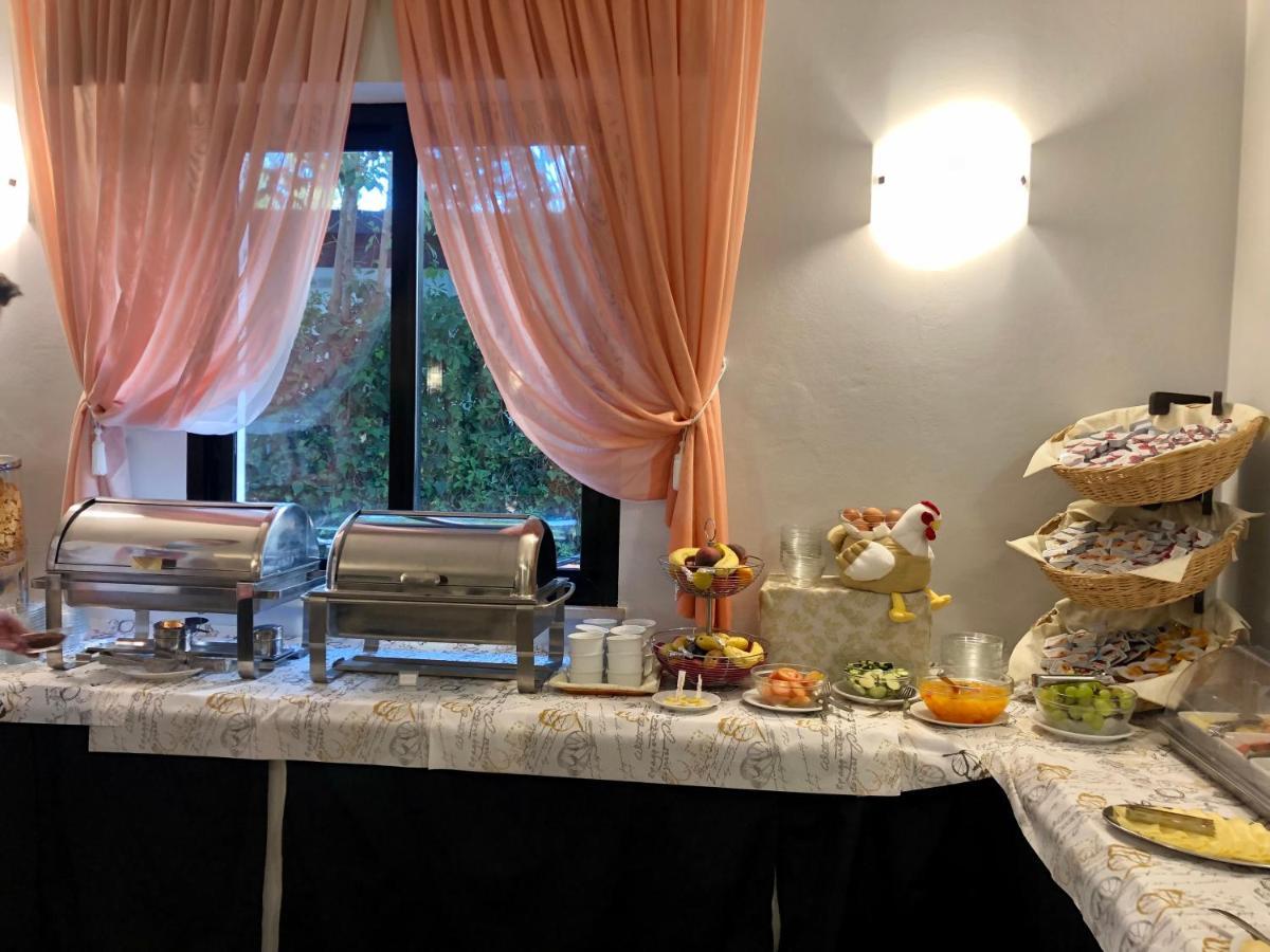 Hotel Betty Римини Экстерьер фото