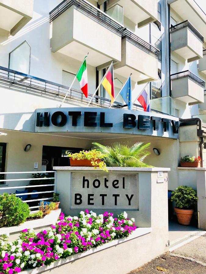 Hotel Betty Римини Экстерьер фото