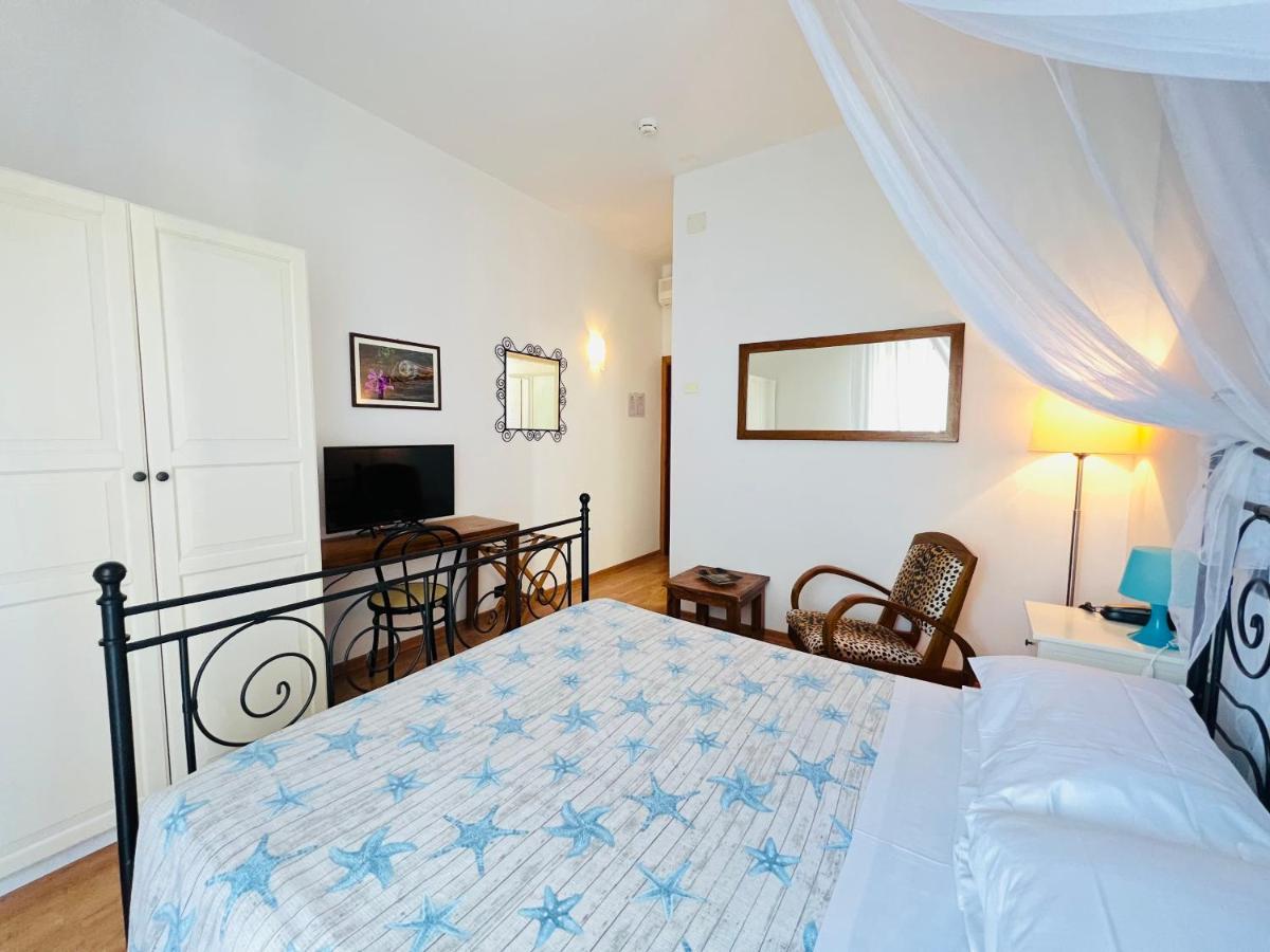 Hotel Betty Римини Экстерьер фото