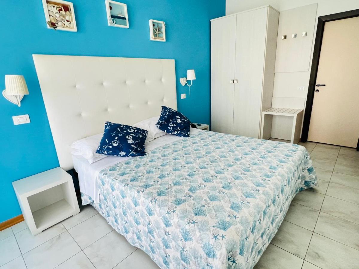 Hotel Betty Римини Экстерьер фото