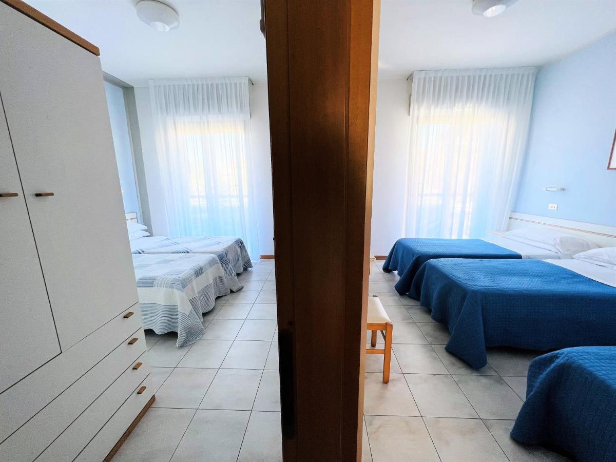Hotel Betty Римини Экстерьер фото