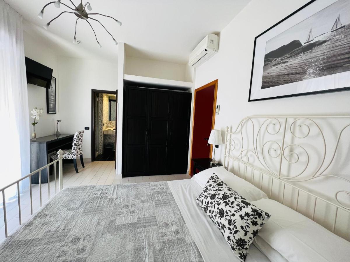 Hotel Betty Римини Экстерьер фото