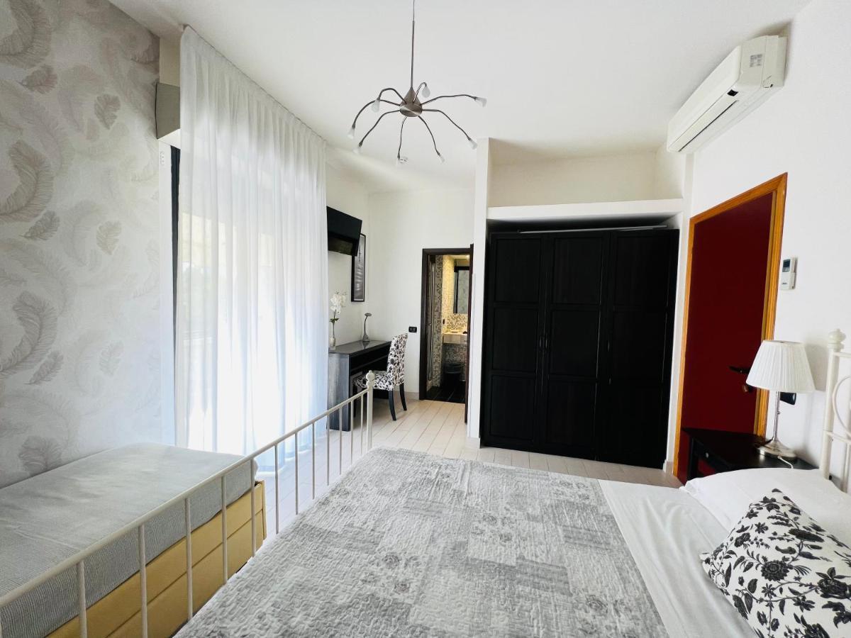 Hotel Betty Римини Экстерьер фото