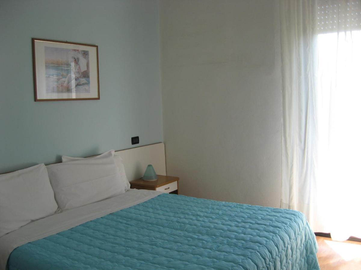 Hotel Betty Римини Экстерьер фото