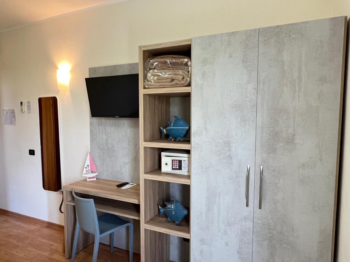 Hotel Betty Римини Экстерьер фото