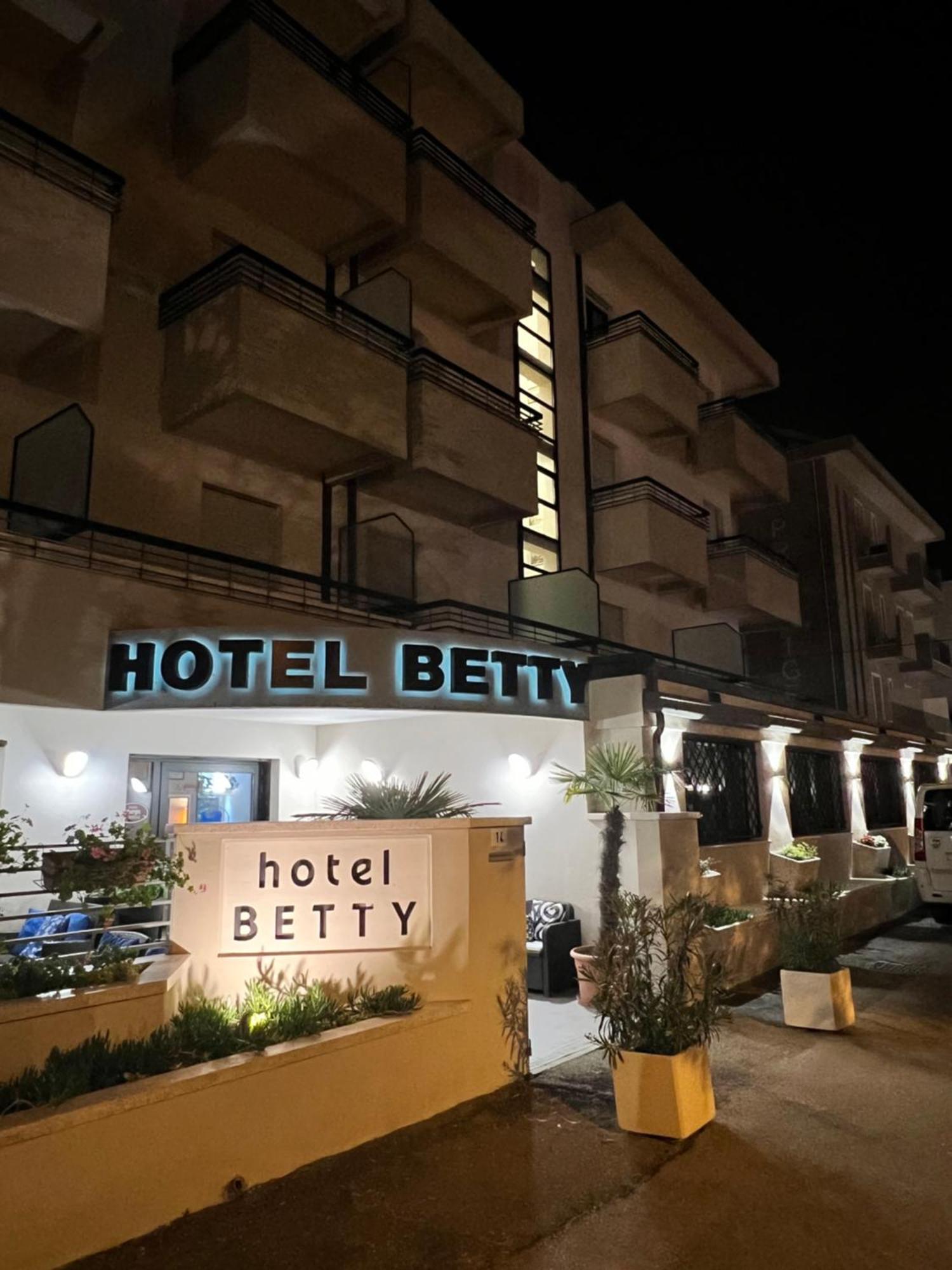 Hotel Betty Римини Экстерьер фото